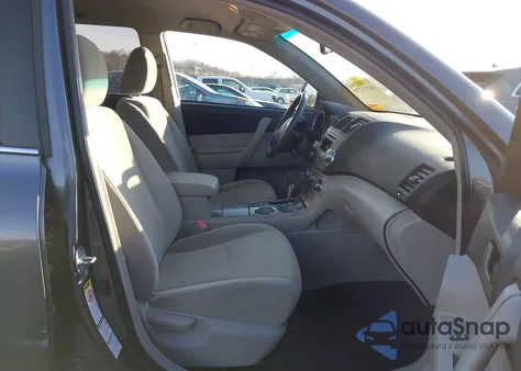 2011 Toyota Highlander Base V6 z USA, uszkodzony, nr VIN 5TDBK3EH3BS086097